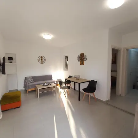 Velania House Semesterbostad *