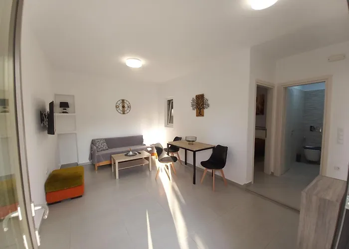 Velania House Semesterbostad *